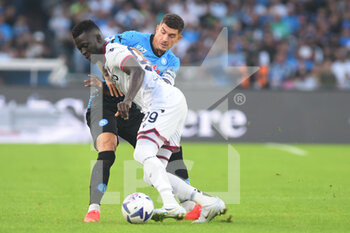2022-10-16 - Musa Barrow of Bologna FC  Giovanni Di Lorenzo of SSC Napoli competes for the ball with  during the Serie A match between US Salernitana 1919 and Hellas Verona FC  at Stadio Arechi   - SSC NAPOLI VS BOLOGNA FC - ITALIAN SERIE A - SOCCER