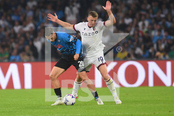 2022-10-16 - Piotr Zielinski of SSC Napoli  Lewis Ferguson of Bologna FC  competes for the ball with  during the Serie A match between US Salernitana 1919 and Hellas Verona FC  at Stadio Arechi   - SSC NAPOLI VS BOLOGNA FC - ITALIAN SERIE A - SOCCER