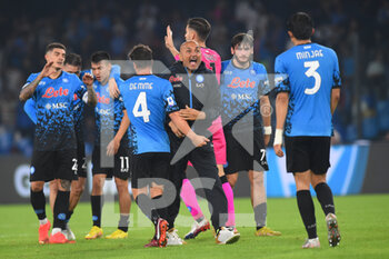 2022-10-16 - Coach Luciano Spalletti of SSC Napoli  hugs the boys at the end of the race  during the Serie A match between US Salernitana 1919 and Hellas Verona FC  at Stadio Arechi   - SSC NAPOLI VS BOLOGNA FC - ITALIAN SERIE A - SOCCER