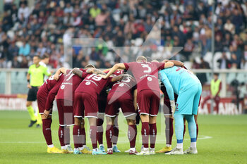 2022-10-15 - Torino FC team at the beginning of the game - TORINO FC VS JUVENTUS FC - ITALIAN SERIE A - SOCCER