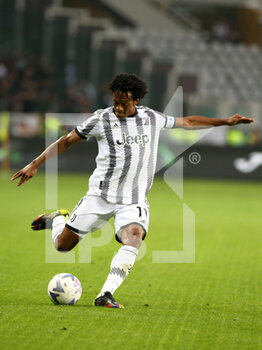 2022-10-15 - Juan Cuadrado (Juventus FC) - TORINO FC VS JUVENTUS FC - ITALIAN SERIE A - SOCCER