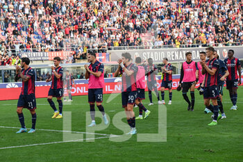 2022-10-23 - Bologna Team greets their supporters after the victory - BOLOGNA FC VS US LECCE - ITALIAN SERIE A - SOCCER