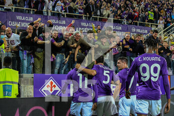 2022-10-22 - Fiorentina's Jonathan Ikone' celebrates with teammates after scoring the 2-2 goal - ACF FIORENTINA VS INTER - FC INTERNAZIONALE - ITALIAN SERIE A - SOCCER