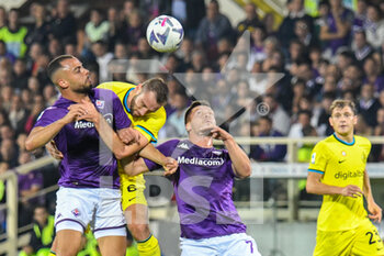 2022-10-22 - header of nter's Stefan De Vrij against Fiorentina's Luka Jovic and Fiorentina's Arthur Cabral - ACF FIORENTINA VS INTER - FC INTERNAZIONALE - ITALIAN SERIE A - SOCCER