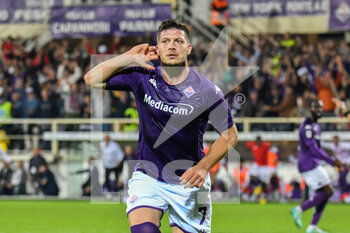 2022-10-22 - Fiorentina's Luka Jovic celebrates after scoring the 3-3 goal - ACF FIORENTINA VS INTER - FC INTERNAZIONALE - ITALIAN SERIE A - SOCCER