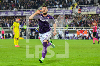 2022-10-22 - Fiorentina's Luka Jovic celebrates after scoring the 3-3 goal - ACF FIORENTINA VS INTER - FC INTERNAZIONALE - ITALIAN SERIE A - SOCCER