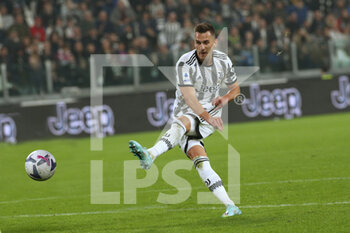2022-10-21 - Arkadiusz Milik (Juventus FC) shoots the ball - JUVENTUS FC VS EMPOLI FC - ITALIAN SERIE A - SOCCER