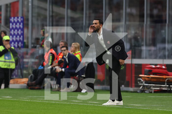 2022-10-22 - Raffaele Palladino Head Coach of AC Monza shouts to his players during the Serie A 2022/23 football match between AC Milan and AC Monza at Giuseppe Meazza Stadium, Milan, Italy on October 22, 2022 - AC MILAN VS AC MONZA - ITALIAN SERIE A - SOCCER