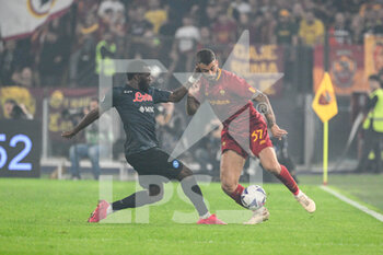 2022-10-23 - Tanguy Ndombele' (SSC Napoli) Leonardo Spinazzola (AS Roma) during the Italian Football Championship League A 2022/2023 match between AS Roma vs SSC Napoli at the Olimpic Stadium in Rome  on 23 October 2022. - AS ROMA VS SSC NAPOLI - ITALIAN SERIE A - SOCCER