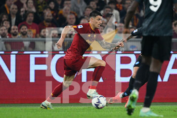 2022-10-23 - Roger Ibanez (AS Roma) during the Italian Football Championship League A 2022/2023 match between AS Roma vs SSC Napoli at the Olimpic Stadium in Rome  on 23 October 2022. - AS ROMA VS SSC NAPOLI - ITALIAN SERIE A - SOCCER