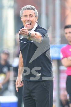 2022-10-22 - Luca Gotti Manager of Spezia Calcio  gesticulates  during the Serie A match between US Salernitana 1919 and Spezia Calcio  at Stadio Arechi   - US SALERNITANA VS SPEZIA CALCIO - ITALIAN SERIE A - SOCCER
