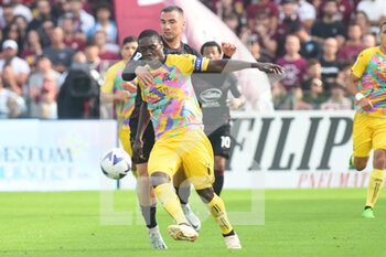 2022-10-22 - Emmanuel Gyasi of Spezia Calcio  and Frederic Veseli of US Salernitana competes for the ball with  during the Serie A match between US Salernitana 1919 and Spezia Calcio  at Stadio Arechi   - US SALERNITANA VS SPEZIA CALCIO - ITALIAN SERIE A - SOCCER