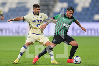 2022-10-24 - Miguel Veloso (Hellas Verona) and Luca D’andrea (US Sassuolo) - US SASSUOLO VS HELLAS VERONA - ITALIAN SERIE A - SOCCER