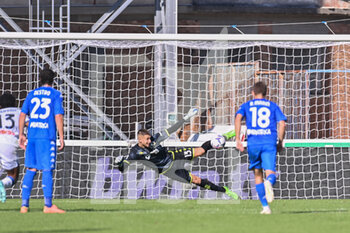 2022-10-30 - Guglielmo Vicario (Empoli FC) saves the penalty - EMPOLI FC VS ATALANTA BC - ITALIAN SERIE A - SOCCER