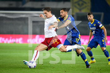 2022-10-31 - Roma's Nicolò Zaniolo in action against Verona's Federico Ceccherini - HELLAS VERONA FC VS AS ROMA - ITALIAN SERIE A - SOCCER