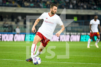 2022-10-31 - Roma's Bryan Cristante portrait in action - HELLAS VERONA FC VS AS ROMA - ITALIAN SERIE A - SOCCER