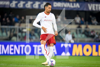 2022-10-31 - Roma's Chris Smalling portrait in action - HELLAS VERONA FC VS AS ROMA - ITALIAN SERIE A - SOCCER