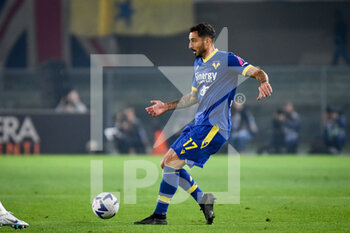 2022-10-31 - Verona's Federico Ceccherini  portrait in action - HELLAS VERONA FC VS AS ROMA - ITALIAN SERIE A - SOCCER