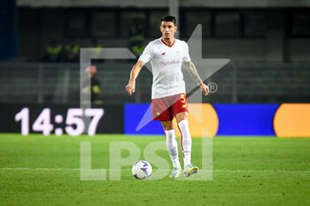 2022-10-31 - Roma's Roger Ibanez da Silva portrait in action - HELLAS VERONA FC VS AS ROMA - ITALIAN SERIE A - SOCCER