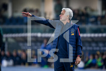 2022-10-31 - Roma's Head Coach Jose' Mourinho gestures - HELLAS VERONA FC VS AS ROMA - ITALIAN SERIE A - SOCCER
