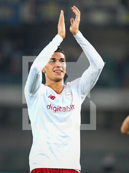 2022-10-31 - Roma's Cristian Volpato portrait greeting fans - HELLAS VERONA FC VS AS ROMA - ITALIAN SERIE A - SOCCER
