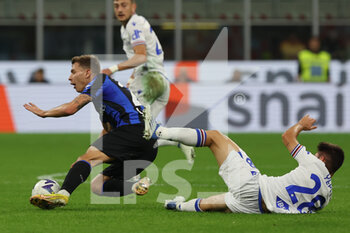 2022-10-29 - Nicolo Barella of FC Internazionale in action with Gerard Yepes of UC Sampdoria during Serie A 2022/23 football match between FC Internazionale and UC Sampdoria at Giuseppe Meazza Stadium, Milan, Italy on October 29, 2022 - INTER - FC INTERNAZIONALE VS UC SAMPDORIA - ITALIAN SERIE A - SOCCER