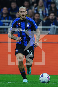 2022-10-29 - Federico Dimarco of FC Internazionale in action during Serie A 2022/23 football match between FC Internazionale and UC Sampdoria at Giuseppe Meazza Stadium, Milan, Italy on October 29, 2022 - INTER - FC INTERNAZIONALE VS UC SAMPDORIA - ITALIAN SERIE A - SOCCER