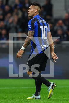 2022-10-29 - Lautaro Martinez of FC Internazionale looks on during Serie A 2022/23 football match between FC Internazionale and UC Sampdoria at Giuseppe Meazza Stadium, Milan, Italy on October 29, 2022 - INTER - FC INTERNAZIONALE VS UC SAMPDORIA - ITALIAN SERIE A - SOCCER