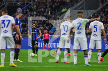 2022-10-29 - Hakan Calhanoglu of FC Internazionale in action during Serie A 2022/23 football match between FC Internazionale and UC Sampdoria at Giuseppe Meazza Stadium, Milan, Italy on October 29, 2022 - INTER - FC INTERNAZIONALE VS UC SAMPDORIA - ITALIAN SERIE A - SOCCER