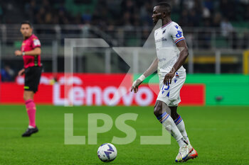 2022-10-29 - Omar Colley of UC Sampdoria in action during Serie A 2022/23 football match between FC Internazionale and UC Sampdoria at Giuseppe Meazza Stadium, Milan, Italy on October 29, 2022 - INTER - FC INTERNAZIONALE VS UC SAMPDORIA - ITALIAN SERIE A - SOCCER