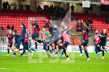2022-10-31 - The team (Bologna FC) celebrates the win - AC MONZA VS BOLOGNA FC - ITALIAN SERIE A - SOCCER