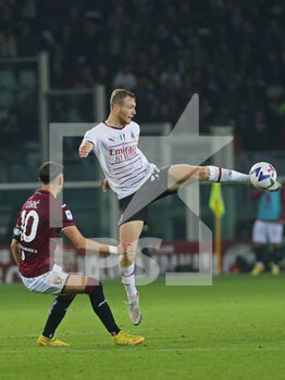 2022-10-30 - Tommaso Pobega (AC Milan) in action vs Sasa Lukic (Torino FC) - TORINO FC VS AC MILAN - ITALIAN SERIE A - SOCCER