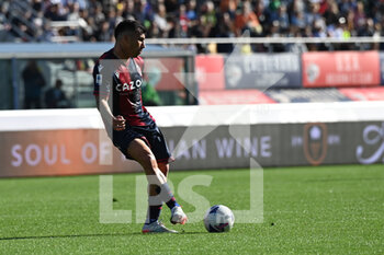 2022-11-06 - Gary Medel (Bologna Fc) in action - BOLOGNA FC VS TORINO FC - ITALIAN SERIE A - SOCCER