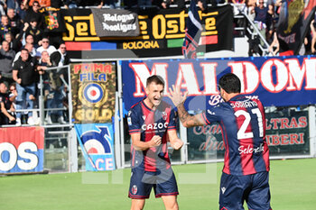 2022-11-06 - Stefan Posch (Bologna FC) celebratign his goal with Roberto Soriano under Bologna supporters - BOLOGNA FC VS TORINO FC - ITALIAN SERIE A - SOCCER
