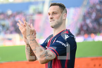2022-11-06 - Marko Arnautovic (Bologna FC) greets supporters - BOLOGNA FC VS TORINO FC - ITALIAN SERIE A - SOCCER