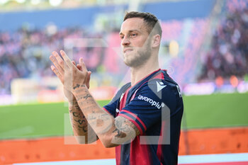 2022-11-06 - Marko Arnautovic (Bologna FC) greets supporters - BOLOGNA FC VS TORINO FC - ITALIAN SERIE A - SOCCER