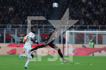 2022-11-05 - Fikayo Tomori of AC Milan in action during Serie A 2022/23 football match between AC Milan and Spezia Calcio at Giuseppe Meazza Stadium, Milan, Italy on November 05, 2022 - AC MILAN VS SPEZIA CALCIO - ITALIAN SERIE A - SOCCER