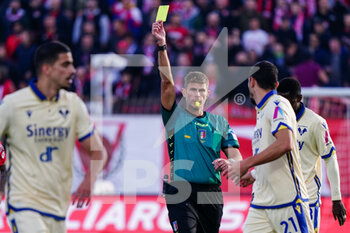 2022-11-06 - Francesco Cosso (Referee) shows the yellow card - AC MONZA VS HELLAS VERONA - ITALIAN SERIE A - SOCCER