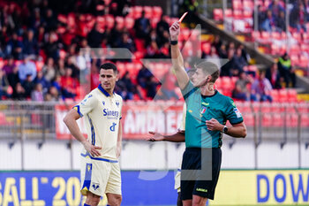 2022-11-06 - Francesco Cosso (Referee) shows the red card - AC MONZA VS HELLAS VERONA - ITALIAN SERIE A - SOCCER