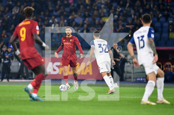 2022-11-06 - Lorenzo Pellegrini of AS Roma during the Serie A match between AS Roma and SS Lazio at Stadio Olimpico on November 6, 2022 in Rome, Italy. - AS ROMA VS SS LAZIO - ITALIAN SERIE A - SOCCER