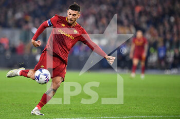 2022-11-06 - Lorenzo Pellegrini of AS Roma during the Serie A match between AS Roma and SS Lazio at Stadio Olimpico on November 6, 2022 in Rome, Italy. - AS ROMA VS SS LAZIO - ITALIAN SERIE A - SOCCER