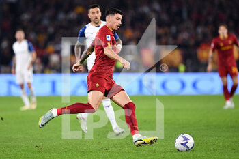 2022-11-06 - Roger Ibanez of AS Roma during the Serie A match between AS Roma and SS Lazio at Stadio Olimpico on November 6, 2022 in Rome, Italy. - AS ROMA VS SS LAZIO - ITALIAN SERIE A - SOCCER