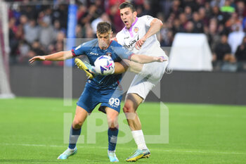 2022-11-05 - Krzysztof Piatek of US Salernitana  and Charles Pickel of US Cremonese competes for the ball with  during the Serie A match between US Salernitana 1919 v US Cremonese  at Arechi  Stadium  - US SALERNITANA VS US CREMONESE - ITALIAN SERIE A - SOCCER