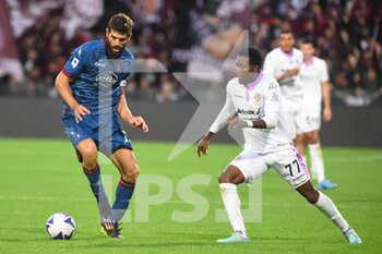 2022-11-05 - David Okereke of US Cremonese and  Federico Fazio of US Salernitana  competes for the ball with  during the Serie A match between US Salernitana 1919 v US Cremonese  at Arechi  Stadium  - US SALERNITANA VS US CREMONESE - ITALIAN SERIE A - SOCCER