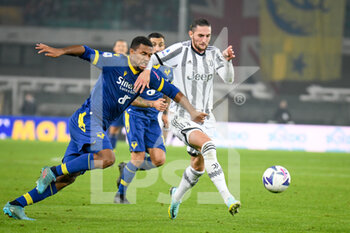 2022-11-10 - Juventus's Adrien Rabiot in action against Verona's Isak Hien - HELLAS VERONA FC VS JUVENTUS FC - ITALIAN SERIE A - SOCCER