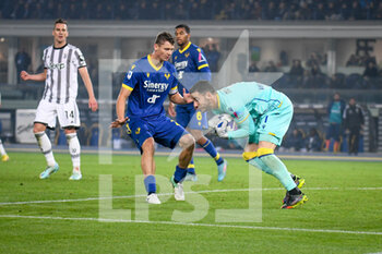 2022-11-10 - Verona's Lorenzo Montipò saves a goal - HELLAS VERONA FC VS JUVENTUS FC - ITALIAN SERIE A - SOCCER