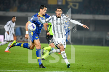 2022-11-10 - Juventus's Angel Di Maria in action against Verona's Koray Gunter - HELLAS VERONA FC VS JUVENTUS FC - ITALIAN SERIE A - SOCCER