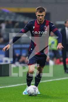 2022-11-09 - Stefan Posch of Bologna FC in action during Serie A 2022/23 football match between FC Internazionale and Bologna FC at Giuseppe Meazza Stadium, Milan, Italy on November 09, 2022 - INTER - FC INTERNAZIONALE VS BOLOGNA FC - ITALIAN SERIE A - SOCCER
