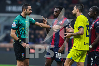 2022-11-09 - Referee Andrea Colombo in action during Serie A 2022/23 football match between FC Internazionale and Bologna FC at Giuseppe Meazza Stadium, Milan, Italy on November 09, 2022 - INTER - FC INTERNAZIONALE VS BOLOGNA FC - ITALIAN SERIE A - SOCCER