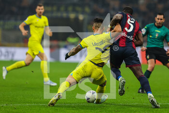 2022-11-09 - Lautaro Martinez of FC Internazionale competes for the ball with Adama Soumaoro of Bologna FC during Serie A 2022/23 football match between FC Internazionale and Bologna FC at Giuseppe Meazza Stadium, Milan, Italy on November 09, 2022 - INTER - FC INTERNAZIONALE VS BOLOGNA FC - ITALIAN SERIE A - SOCCER